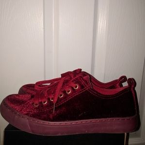 Women's dress sneakers